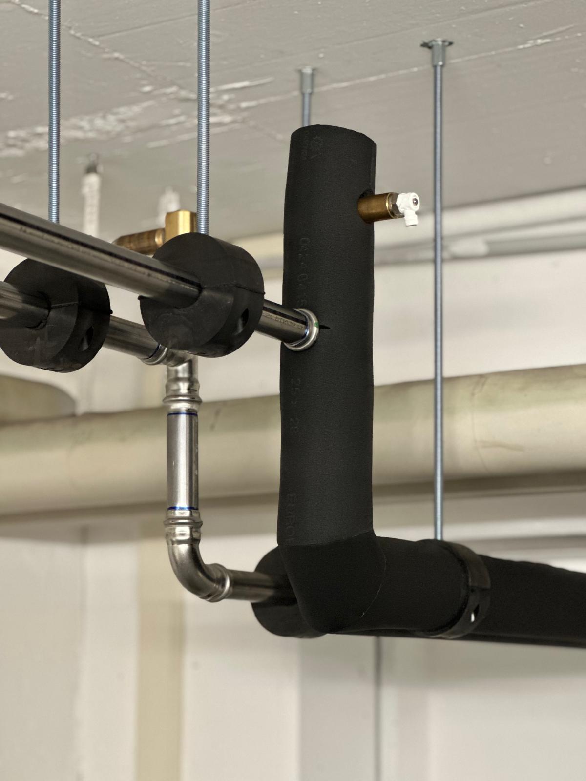 ArmaFlex Dämmung an Kalt- und Warmwasserleitungen: Detail 1