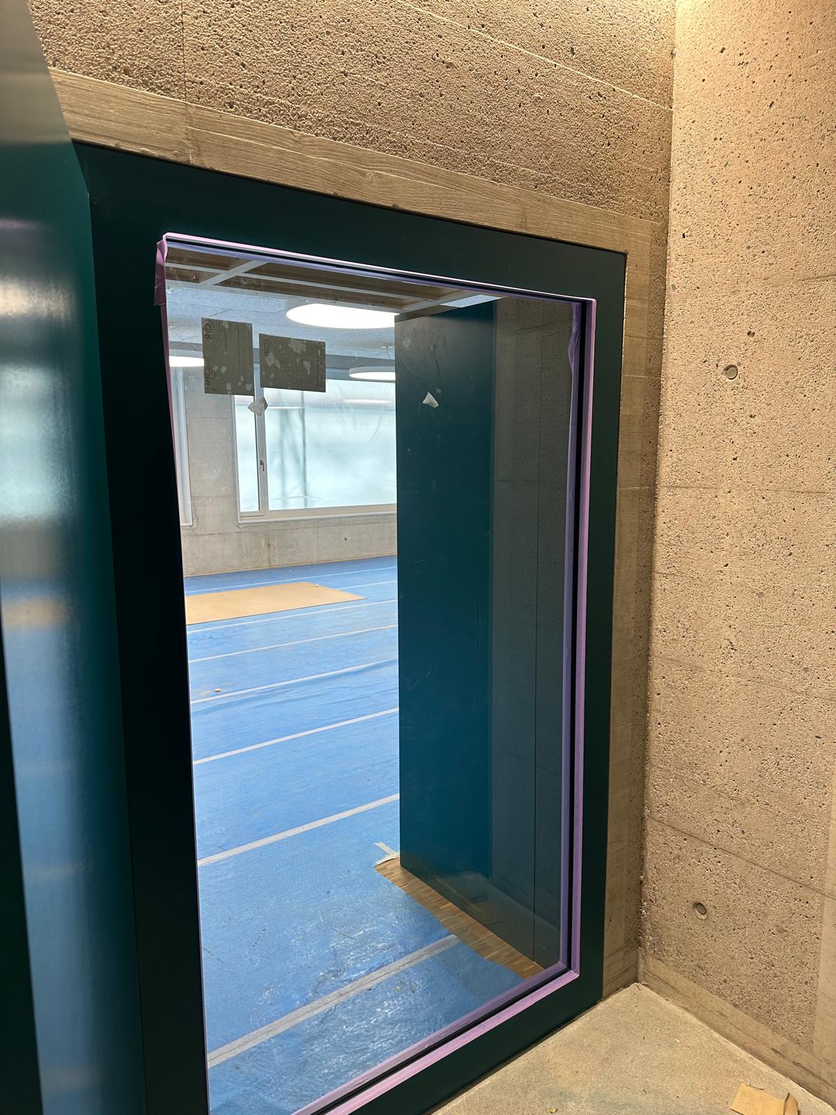 Silikonfugen an Verglasungen Schule Gyrisberg Detailansicht